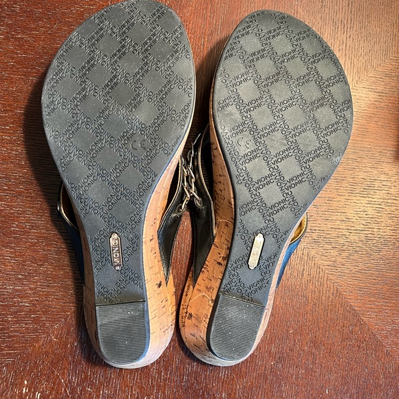 Like new Vionic Aruba sandal sz 7 - Picture 6 of 11